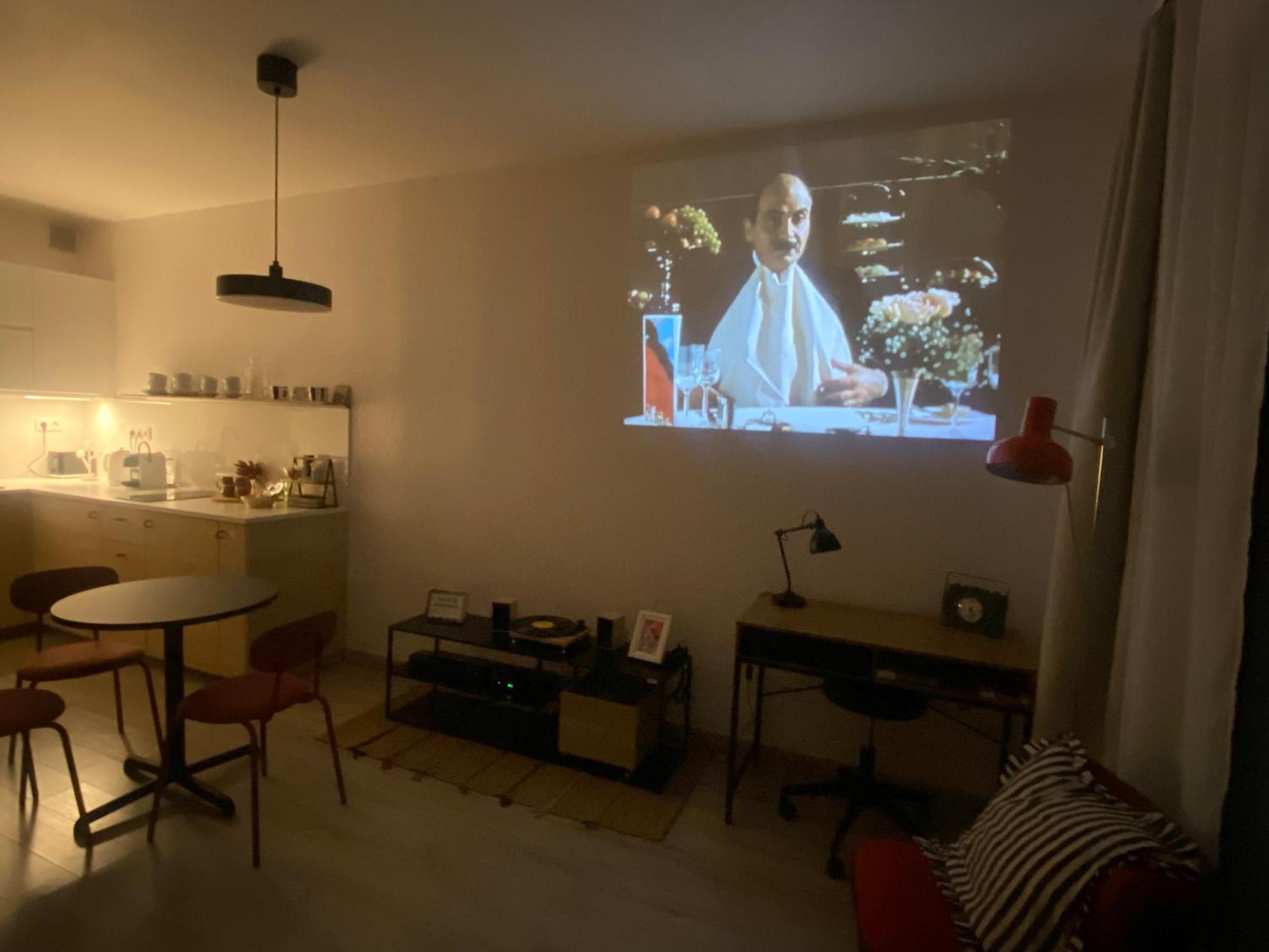 Zene Apartment Vinyl Record Player & Projector Budapest Exterior photo